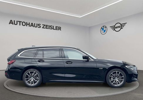 BMW 330, 2022