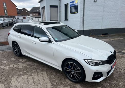 BMW 330, 2021