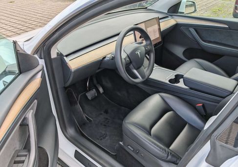 Tesla Model Y, 2022 2