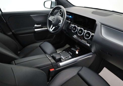 Mercedes-Benz GLA 200, 2022 3