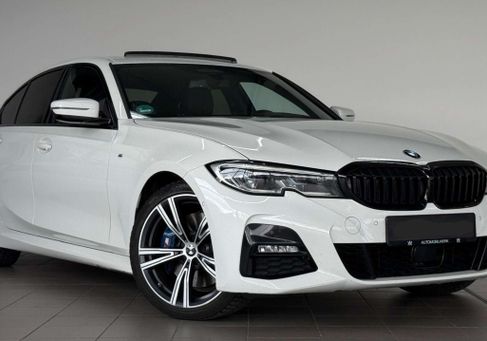 BMW 330, 2021