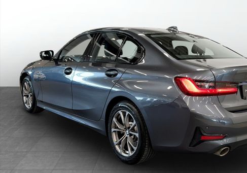 BMW 330, 2021