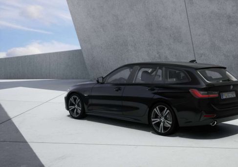 BMW 330, 2022