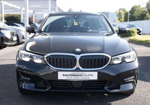 BMW 318, 2022 3