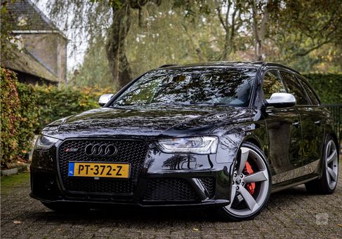 Audi RS4, 2013