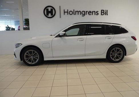 BMW 330, 2021
