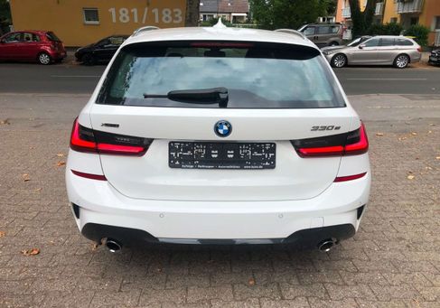 BMW 330, 2022