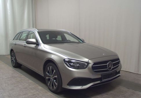 Mercedes-Benz E 300, 2023 3