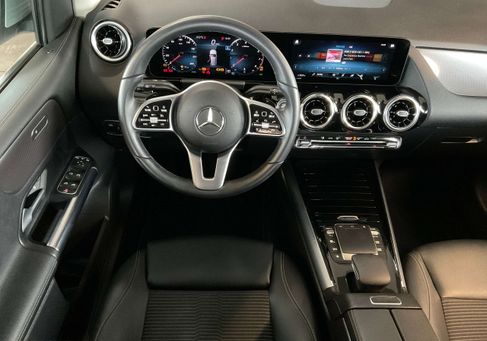 Mercedes-Benz B 200, 2022