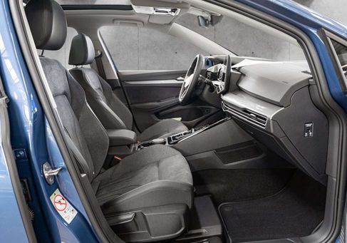 Volkswagen Golf, 2024