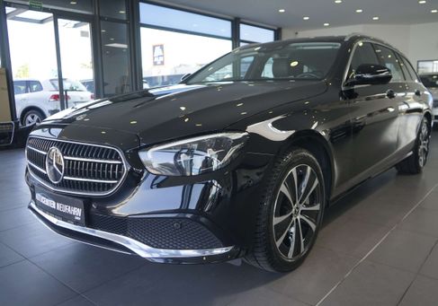 Mercedes-Benz E 300, 2022 3