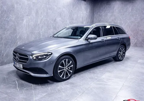 Mercedes-Benz E 300, 2022 3