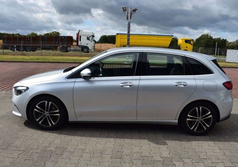 Mercedes-Benz B 180, 2023