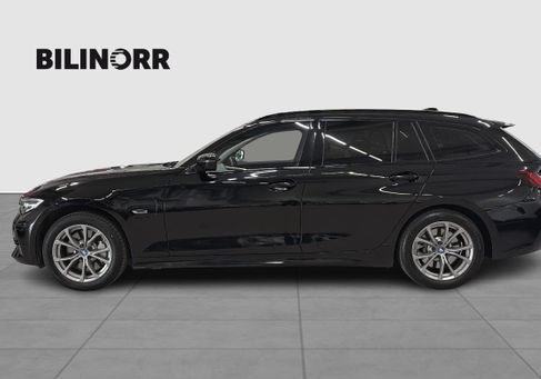 BMW 330, 2022