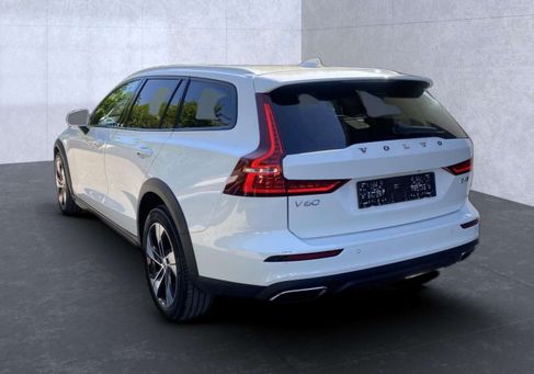 Volvo V60 Cross Country, 2022