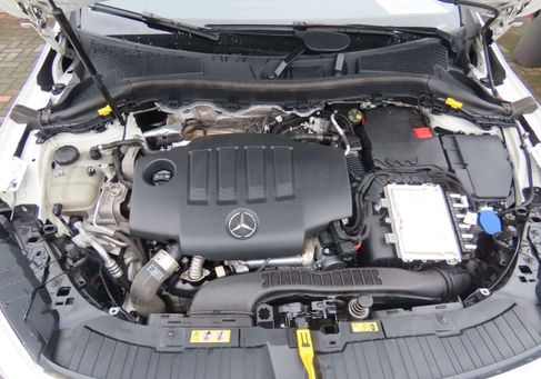 Mercedes-Benz GLA 200, 2023