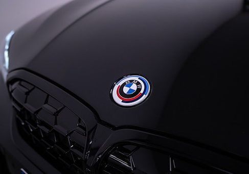 BMW 330, 2023