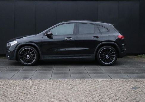 Mercedes-Benz GLA 180, 2022