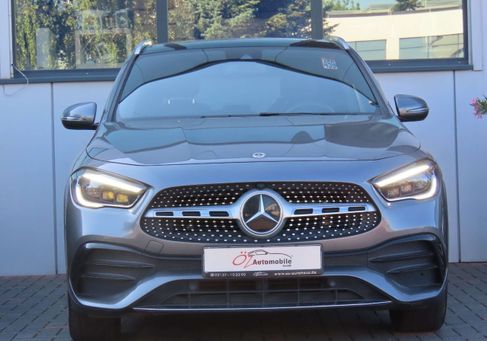 Mercedes-Benz GLA 200, 2022