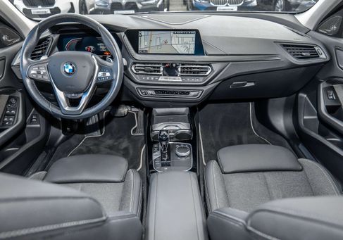 BMW 120, 2022