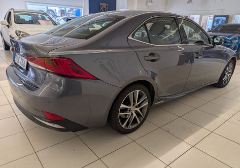 Lexus IS, 2018