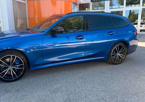 BMW 330, 2022