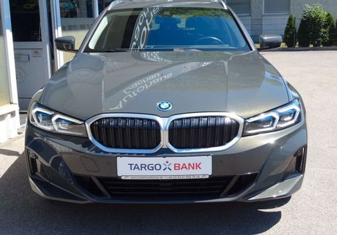 BMW 330, 2023