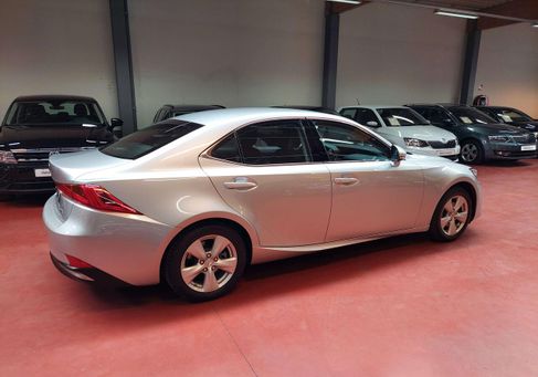 Lexus IS, 2018 3