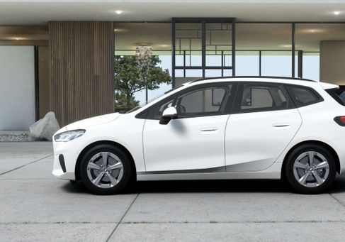 BMW 220, 2025 2
