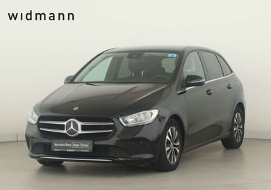 Mercedes-Benz B 180, 2022