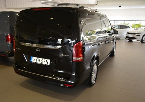 Mercedes-Benz V 300, 2023 3