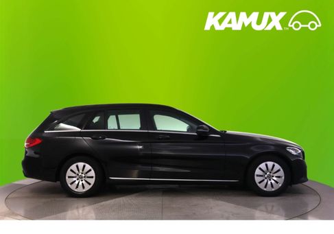 Mercedes-Benz 220, 2021