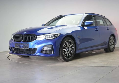 BMW 330, 2022