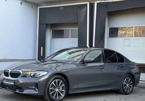 BMW 330, 2021