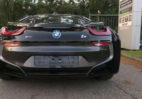 BMW i8, 2017