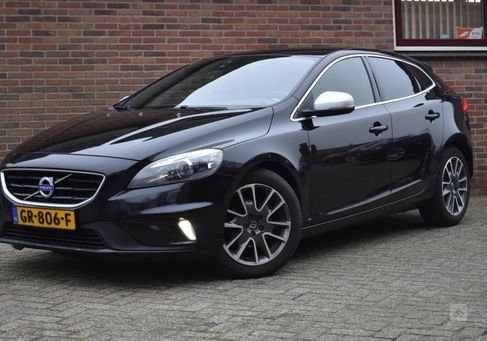 Volvo V40, 2015