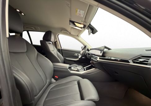 BMW 330, 2023