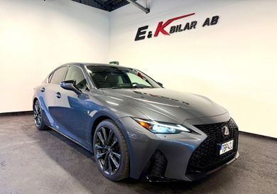 Lexus IS, 2022