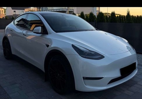 Tesla Model Y, 2024