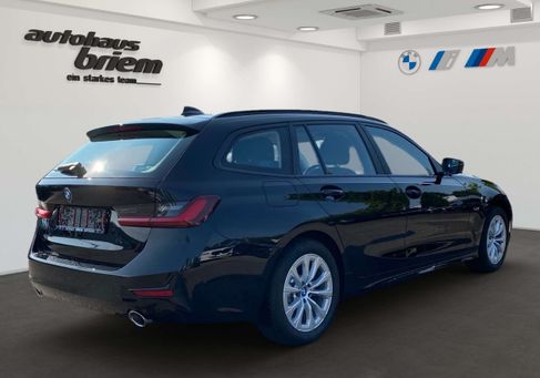 BMW 330, 2022
