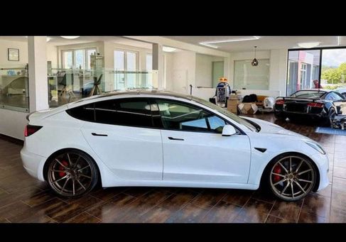 Tesla Model 3, 2021