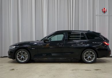 BMW 330, 2022