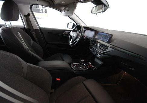 BMW 118, 2022