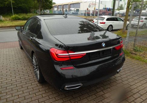 BMW 750, 2017
