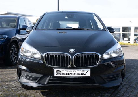 BMW 216, 2021