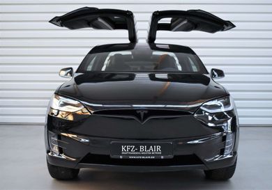 Tesla Model X, 2017
