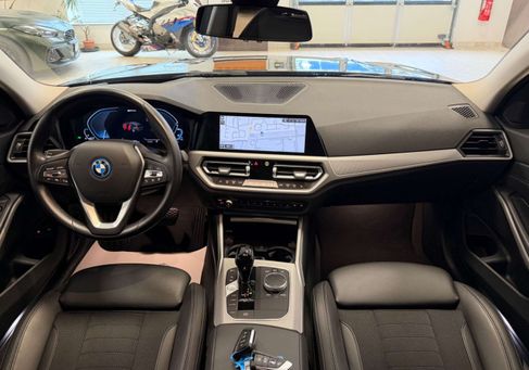 BMW 330, 2022
