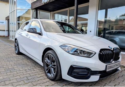 BMW 118, 2022