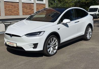 Tesla Model X, 2017