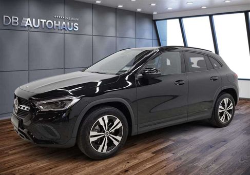 Mercedes-Benz GLA 180, 2022